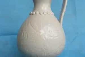 从鱼鸭穿莲刻划花龙柄壶看定白瓷特征