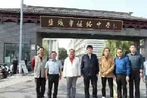 诗书画名家进校园 翰墨飘香助推成长