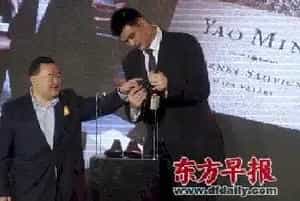杨澜老公15万收藏姚明葡萄酒