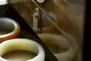 玉镯是信物，还是一座围城？