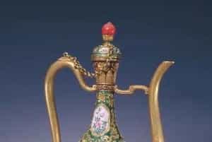 乾隆款金胎錾胎珐琅嵌画珐琅执壶 - 故宫珐琅器藏品