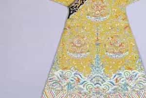 香色缂丝八团云龙袷袍 - 故宫织绣类藏品
