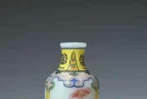 乾隆款玻璃胎画珐琅花卉纹瓶 - 故宫玻璃器藏品