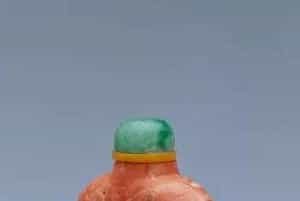 珊瑚雕松石云蝠纹鼻烟壶 - 故宫生活器具类藏品