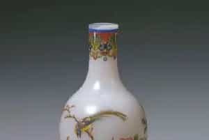 乾隆款玻璃胎画珐琅花鸟小瓶 - 故宫玻璃器藏品