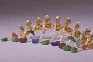 金累丝九凤钿口 - 故宫首饰类藏品