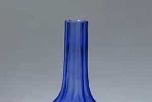 雍正款蓝色透明玻璃八棱瓶 - 故宫玻璃器藏品