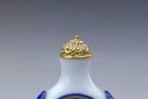 白套蓝玻璃竹鹊图鼻烟壶 - 故宫生活器具类藏品