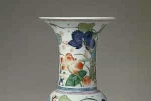 五彩加金鹭莲纹尊 - 故宫陶瓷器藏品
