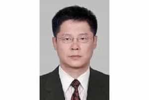 李勇简介(油画家)新疆 乌鲁木齐