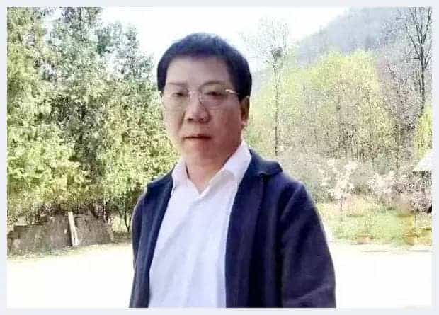 画家何宏升 独具匠心受青睐_第1张