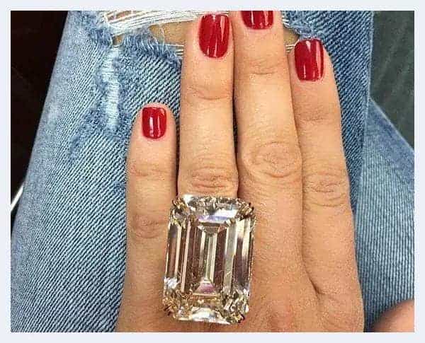 80克拉大钻戒秒杀众星婚戒 分量感和美感谁是赢家？_第1张