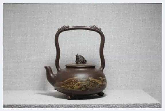 绞泥名家周伯娟登上纽约纳斯达克巨幅荧屏,传播紫砂文化,递出中国名片！_第3张