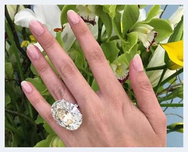 80克拉大钻戒秒杀众星婚戒 分量感和美感谁是赢家？_第5张
