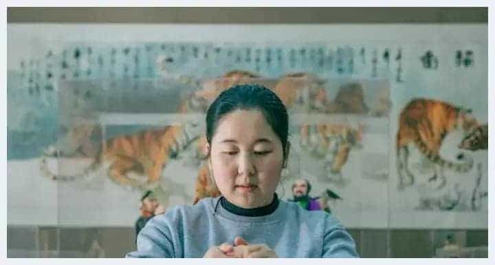 甘肃榆中面塑艺人指尖塑非遗 痴迷古典人物传承传统文化_第1张