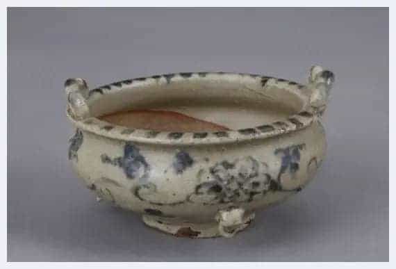 鉴赏：清代云南青花瓷器特点论略_第8张