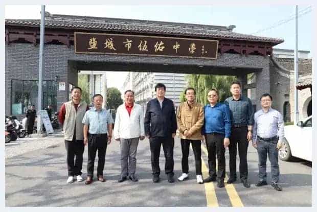诗书画名家进校园 翰墨飘香助推成长_第1张
