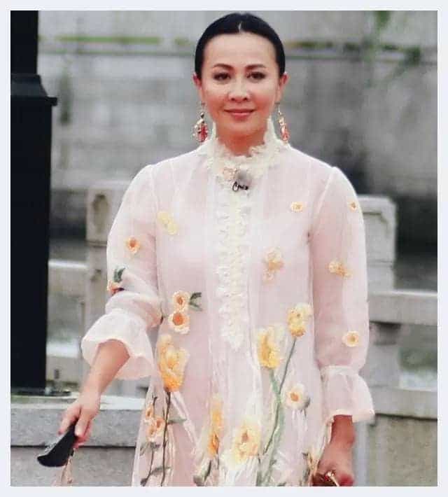 打开TA的珠宝盒:"女王典范"刘嘉玲的气质如何修炼?_第4张
