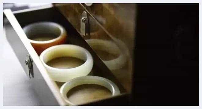 玉镯是信物,还是一座围城?_第1张