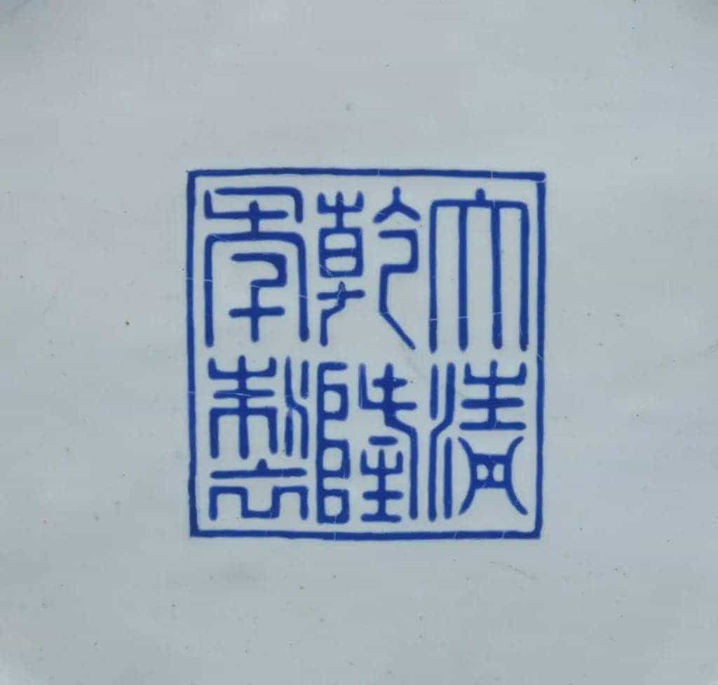 乾隆款画珐琅开光西洋风景人物图海棠花式瓶 - 故宫珐琅器藏品_第2张