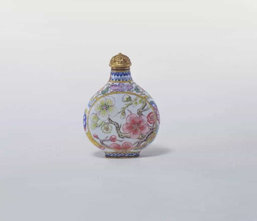康熙款画珐琅梅花图鼻烟壶 - 故宫珐琅器藏品_第2张