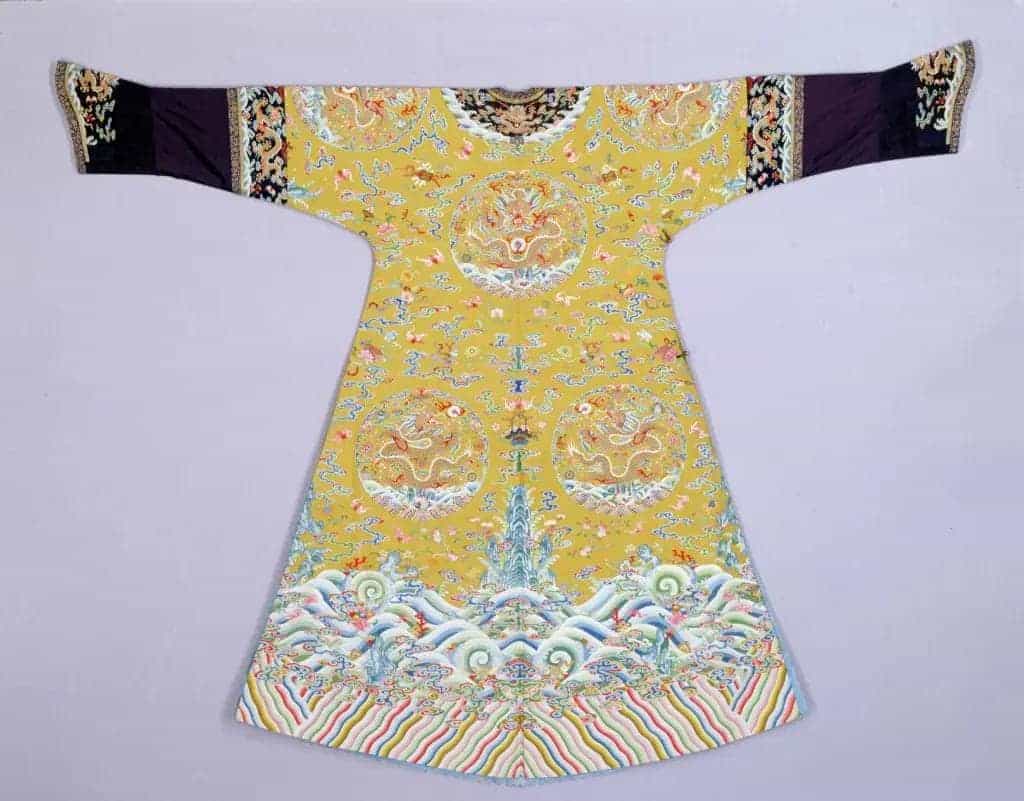 香色缂丝八团云龙袷袍 - 故宫织绣类藏品_第2张