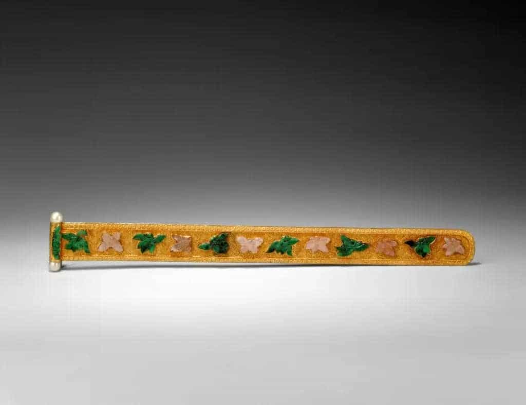 金錾花嵌珠宝扁方 - 故宫首饰类藏品_第1张