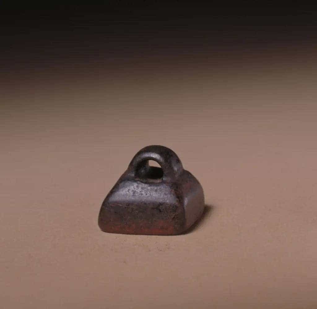赵国铜鼻钮“榆平发弩”鉨 - 故宫玺印类藏品_第1张