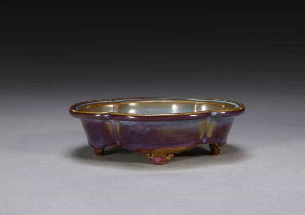 钧窑玫瑰紫釉海棠式四足花盆托 - 故宫陶瓷器藏品_第1张