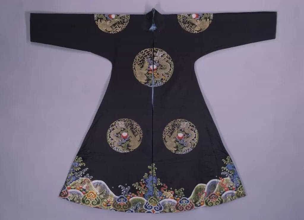 石青八团龙凤妆花缎夹褂 - 故宫织绣类藏品_第1张