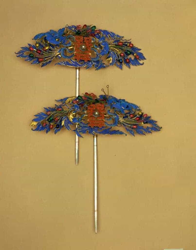 银镀金点翠镶料石松鼠葡萄双喜头花 - 故宫首饰类藏品_第1张