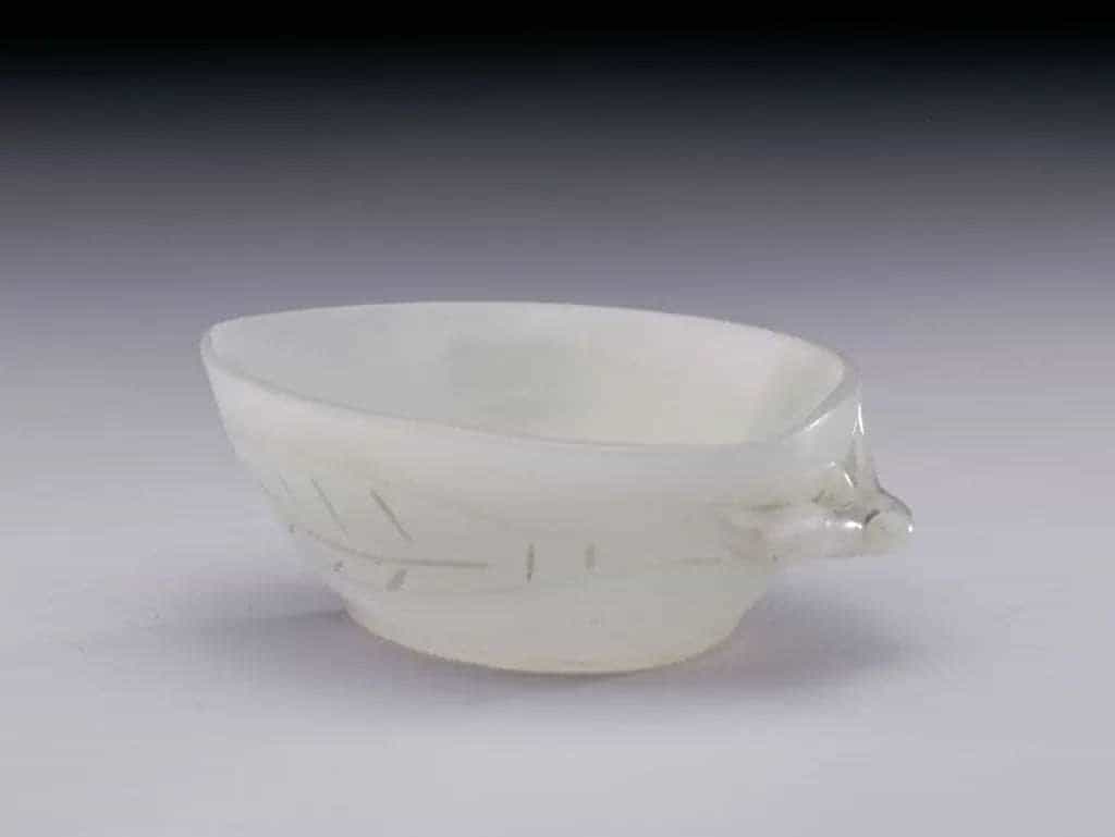 白玻璃单耳桃式杯 - 故宫玻璃器藏品_第1张