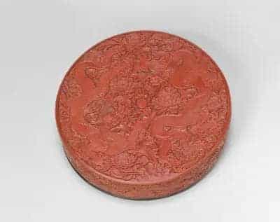 剔红双龙牡丹纹圆盒 - 故宫漆器藏品_第1张