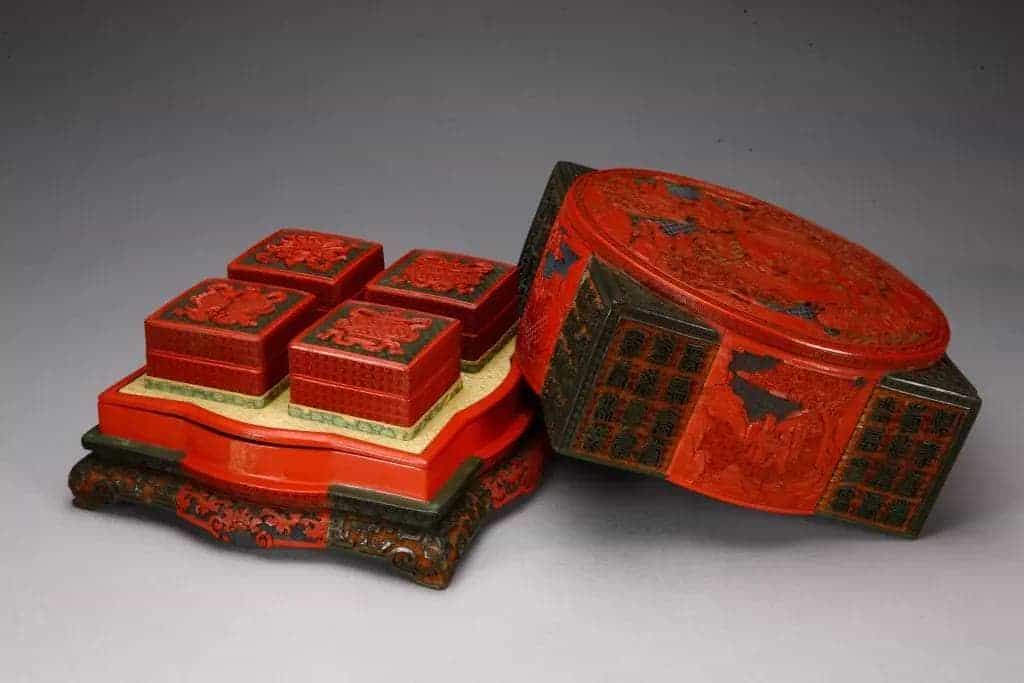剔彩山水人物琮式盒 - 故宫漆器藏品_第1张
