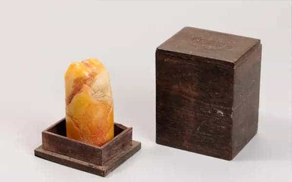 寿山石随形雕山水“嘉庆御览之宝” - 故宫玺印类藏品_第1张