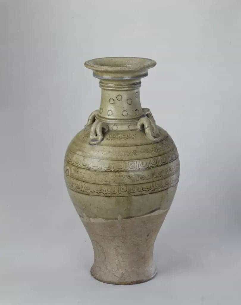淮南窑青釉划花莲瓣纹四系盘口瓶 - 故宫陶瓷器藏品_第1张