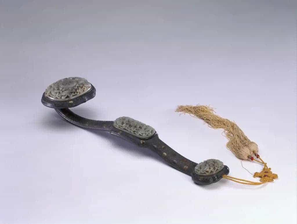 紫檀雕锦纹三镶青玉如意 - 故宫生活器具类藏品_第1张