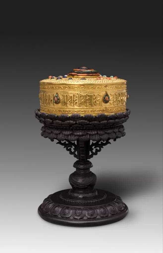 金錾花嵌石满达 - 故宫金银锡器藏品_第1张
