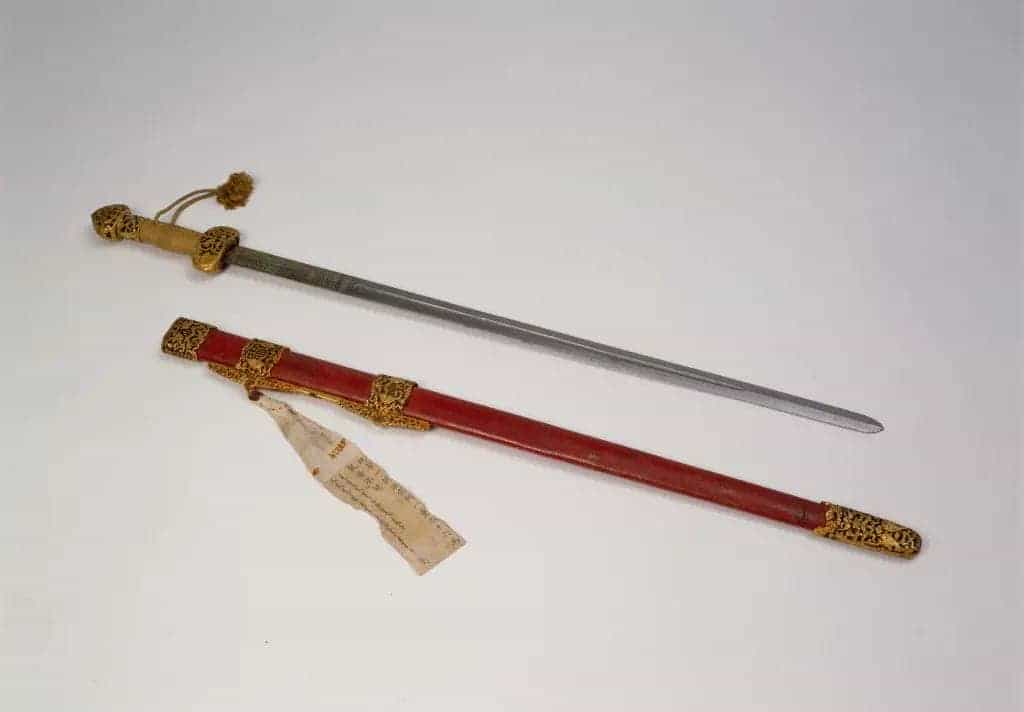 铁柄鲨鱼皮鞘出云剑 - 故宫武备仪仗类藏品_第2张
