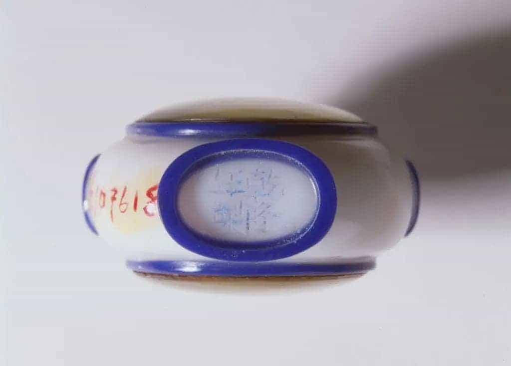 白套蓝玻璃竹鹊图鼻烟壶 - 故宫生活器具类藏品_第3张