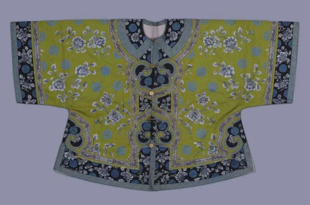 草绿色绸绣牡丹团寿夹马褂 - 故宫织绣类藏品_第1张