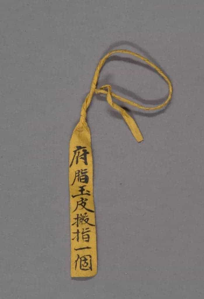 青白玉扳指 - 故宫首饰类藏品_第2张