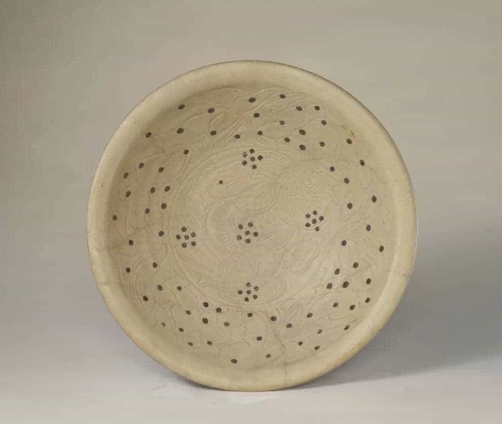 西村窑青白釉褐斑刻划凤纹大碗 - 故宫陶瓷器藏品_第2张