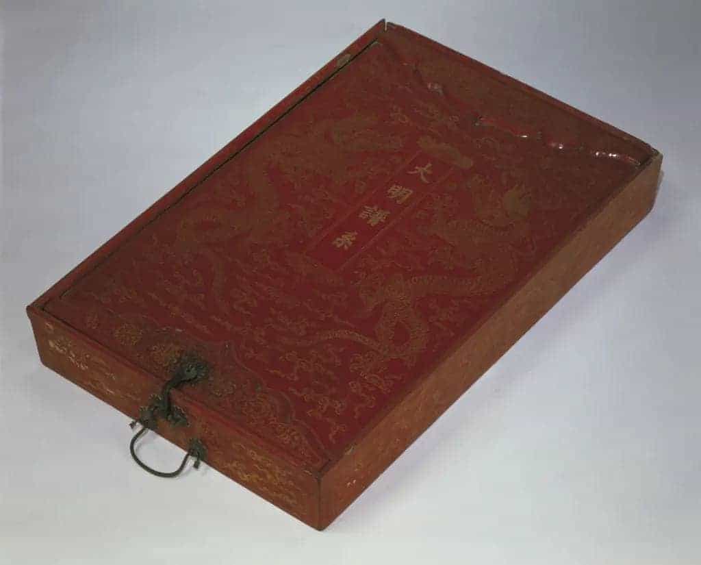 红漆戗金双龙纹大明谱系长方匣 - 故宫漆器藏品_第2张