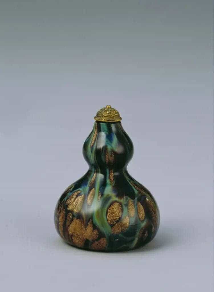 搅玻璃葫芦式烟壶 - 故宫生活器具类藏品_第2张