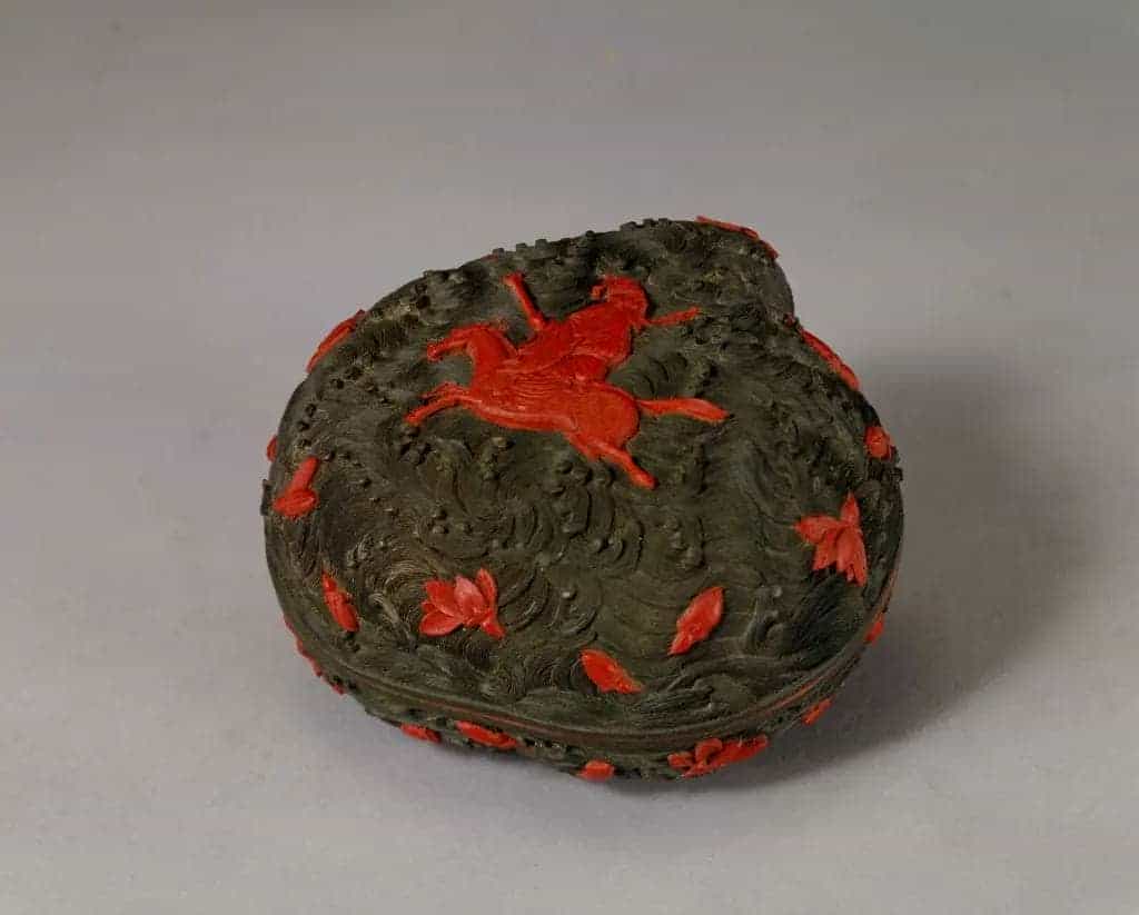 剔绿加彩张果老渡海图桃式盒 - 故宫漆器藏品_第1张