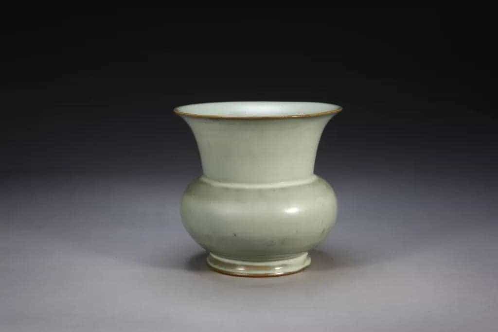 钧窑月白釉渣斗式花盆 - 故宫陶瓷器藏品_第1张