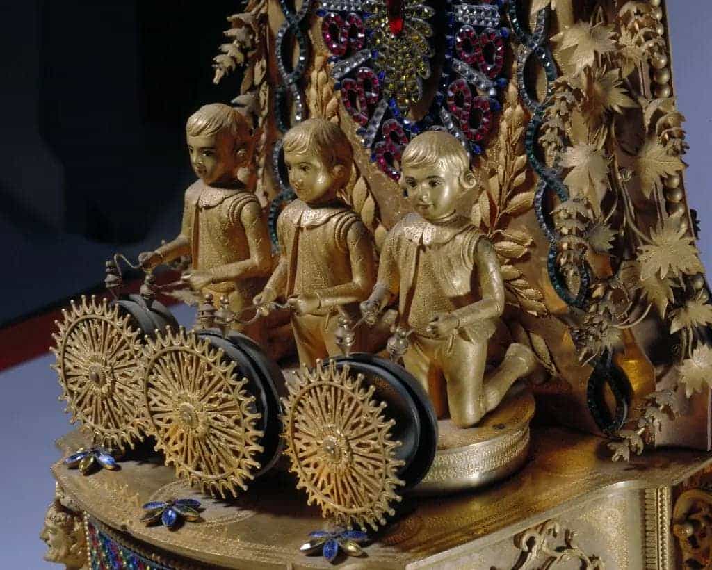 铜镀金转皮球花三人打乐钟 - 故宫钟表仪器类藏品_第2张