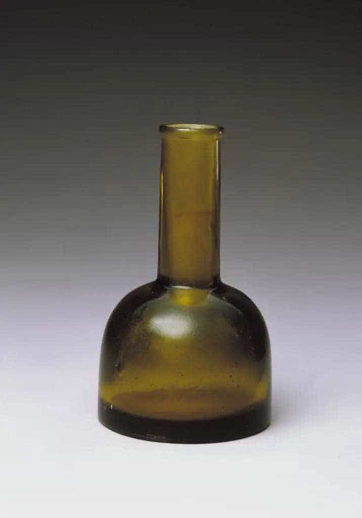 嘉庆款琥珀色透明玻璃马蹄尊 - 故宫玻璃器藏品_第1张