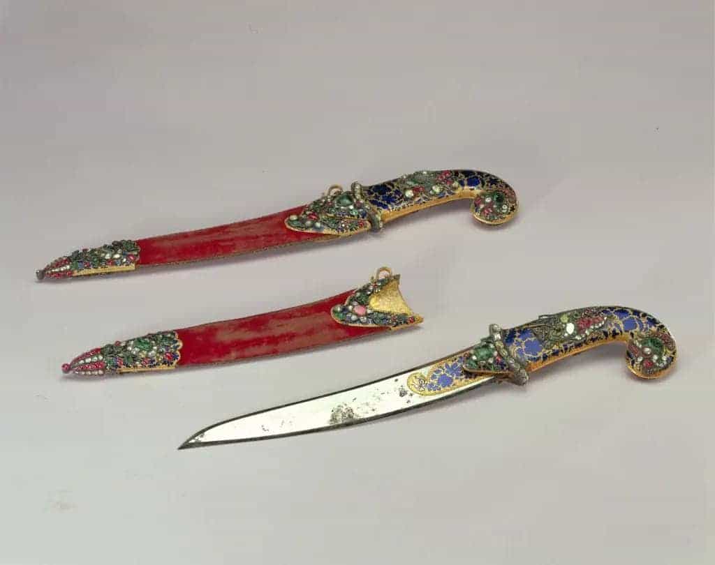 玉柄嵌宝石绒鞘匕首 - 故宫武备仪仗类藏品_第1张